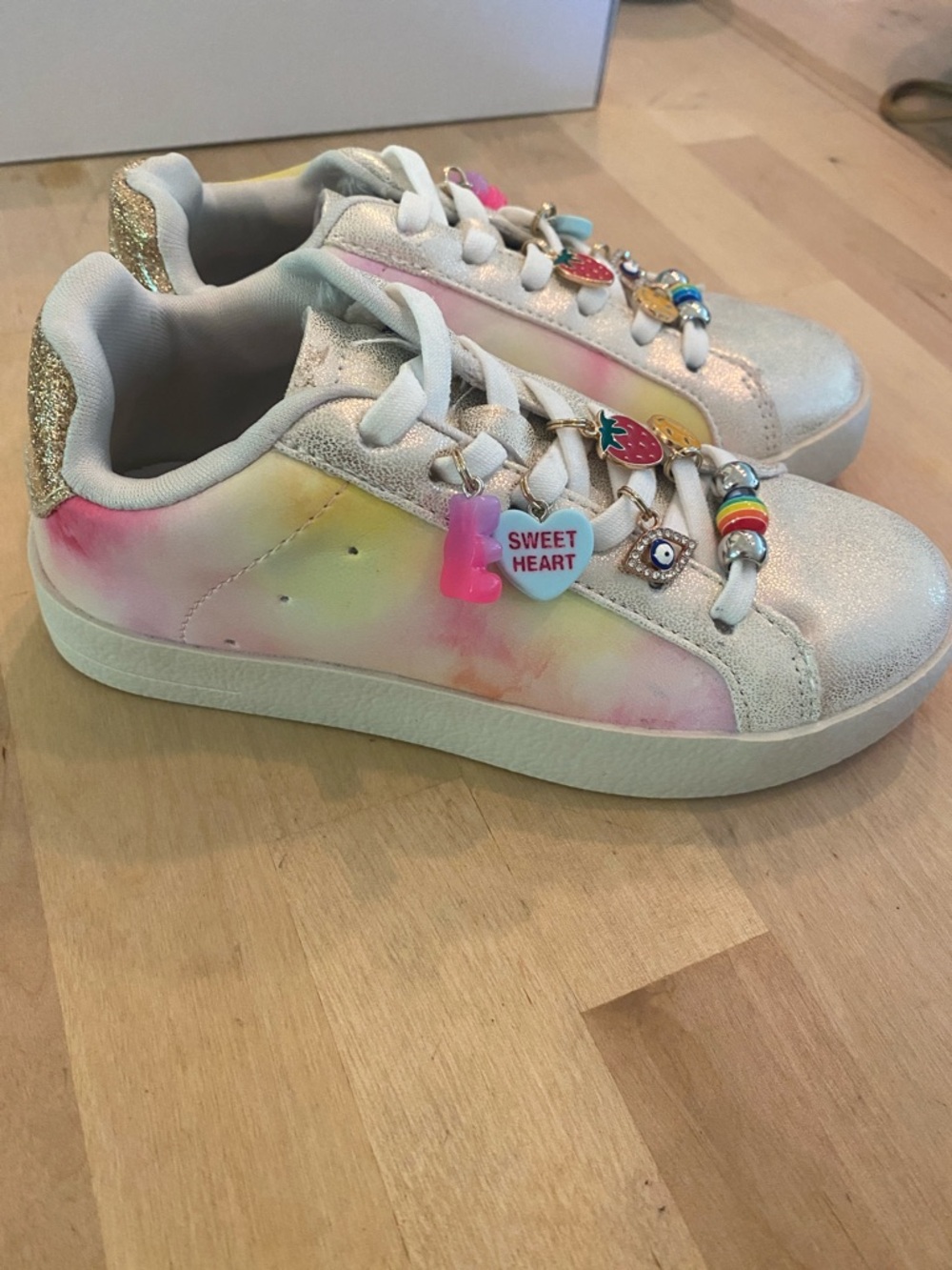 NWOT Steve Madden Toddler Girls' Poet Pastel Rainbow Charm Sneakers Size 11 - Picture 5 of 10